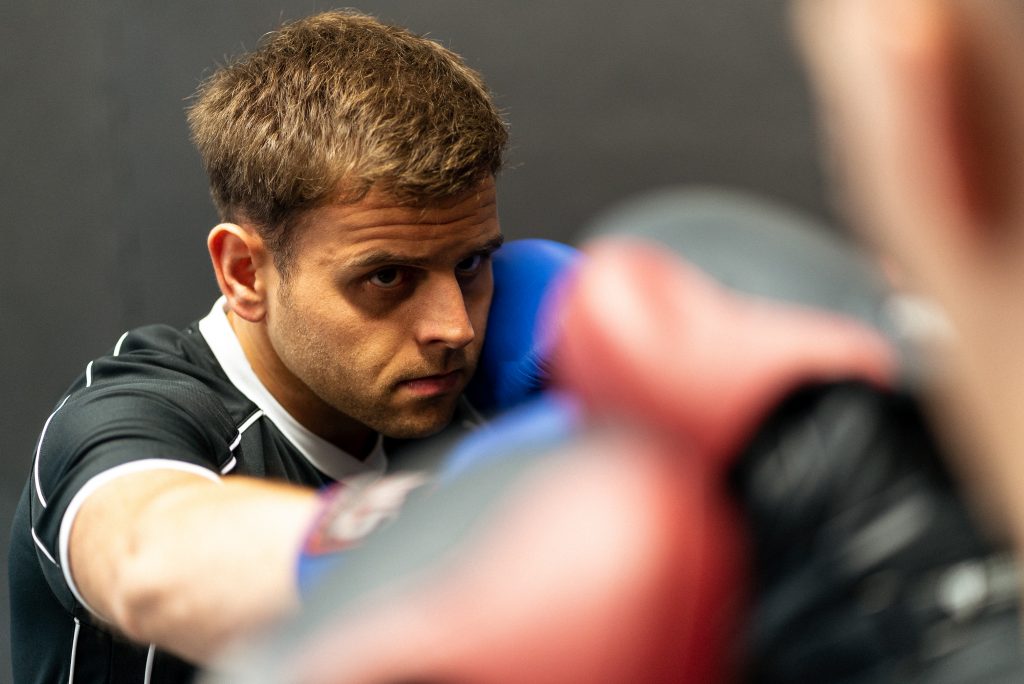 Pratzen halten um die Technik zu verbessern